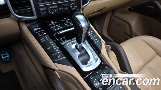 Porsche Cayenne 2016 — photo 12
