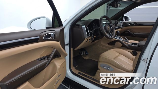 Porsche Cayenne 2016 — photo 13