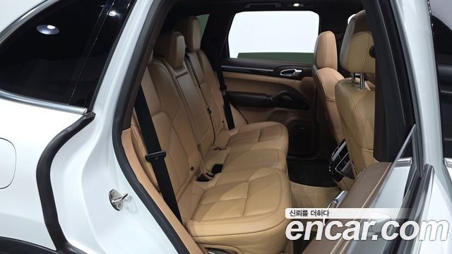 Porsche Cayenne 2016 — photo 17