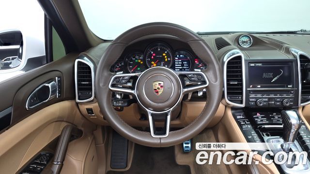 Porsche Cayenne 2016 — photo 18