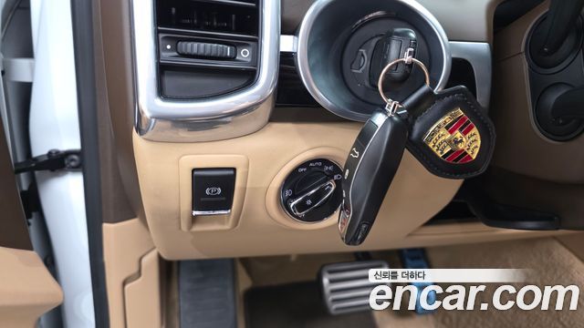 Porsche Cayenne 2016 — photo 21
