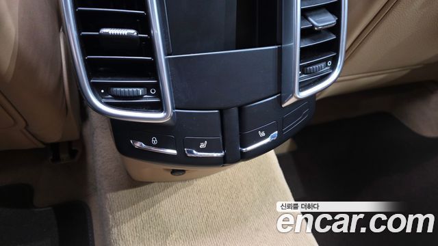Porsche Cayenne 2016 — photo 24