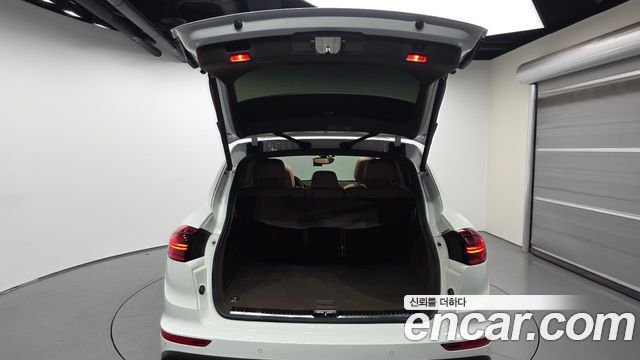 Porsche Cayenne 2016 — photo 26