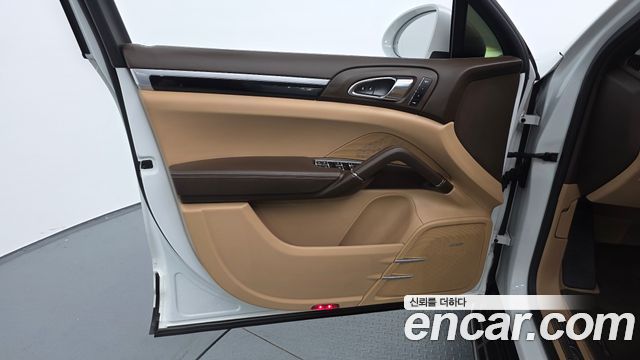 Porsche Cayenne 2016 — photo 14