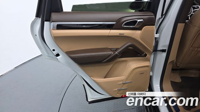 Porsche Cayenne 2016 — photo 15