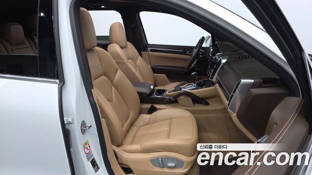 Porsche Cayenne 2016 — photo 16