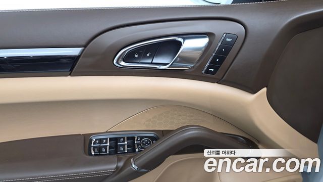Porsche Cayenne 2016 — photo 27