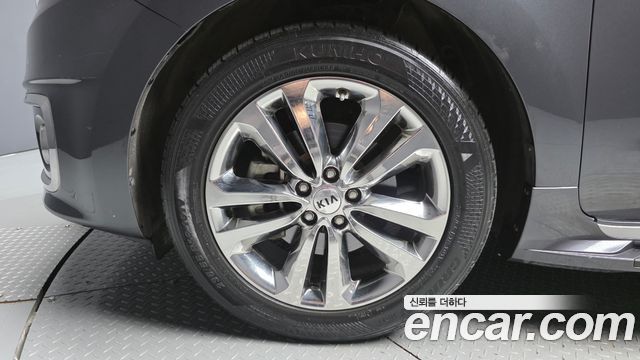 Kia Canival 2016 — photo 5
