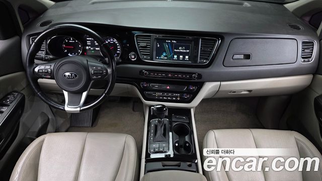 Kia Canival 2016 — photo 10