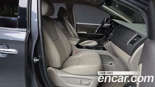 Kia Canival 2016 — photo 17