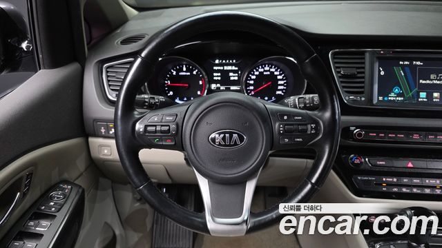 Kia Canival 2016 — photo 19
