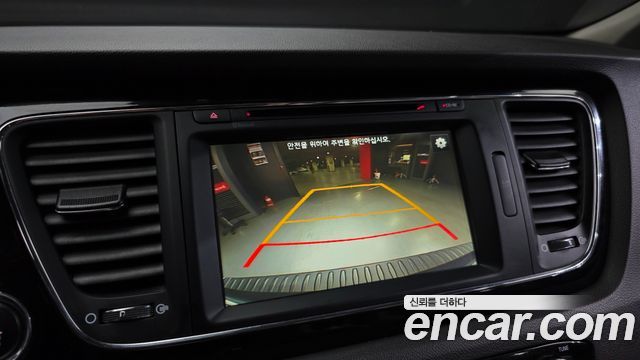Kia Canival 2016 — photo 21