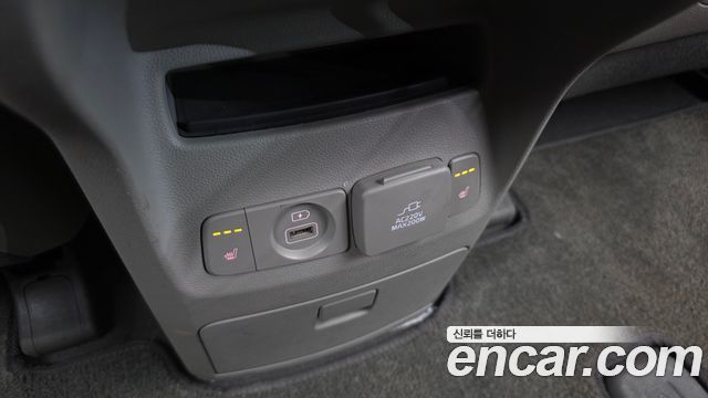 Kia Canival 2016 — photo 23