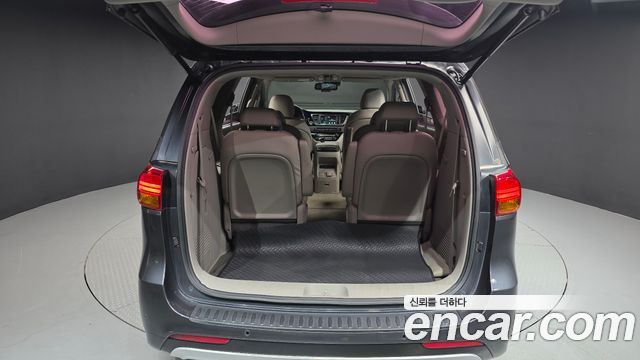 Kia Canival 2016 — photo 26