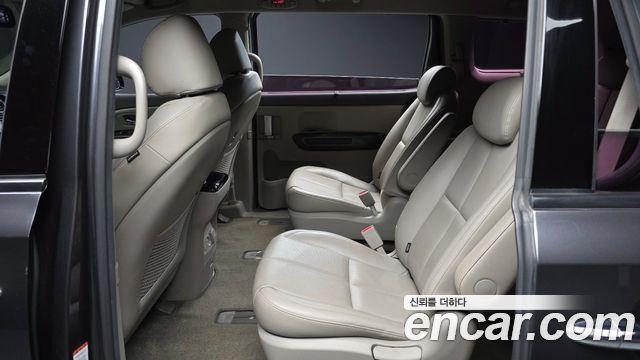 Kia Canival 2016 — photo 16