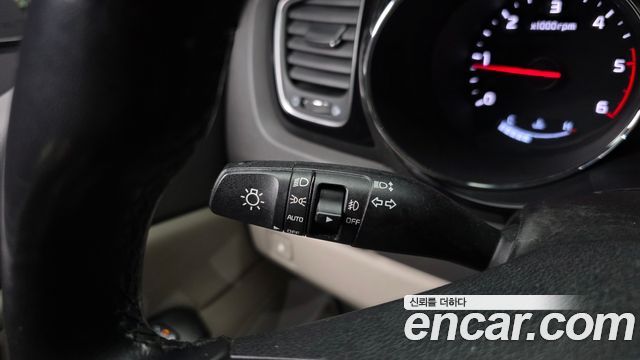 Kia Canival 2016 — photo 27