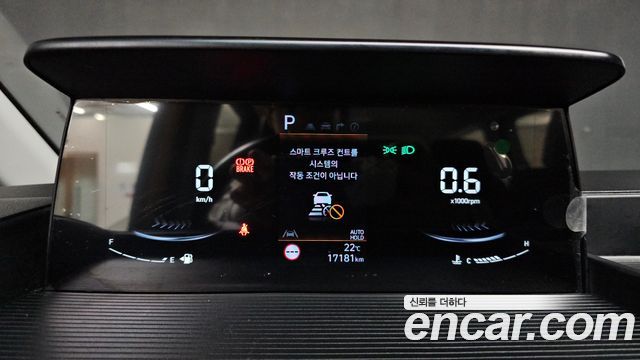 Hyundai Staria 2025 — photo 11