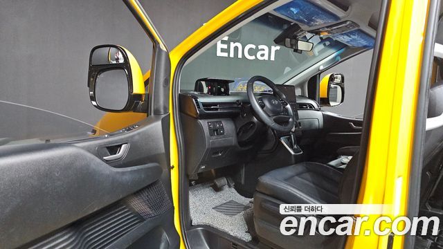Hyundai Staria 2025 — photo 13