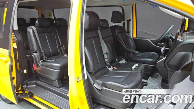 Hyundai Staria 2025 — photo 18
