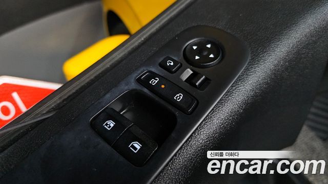 Hyundai Staria 2025 — photo 23