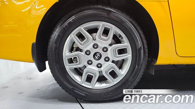 Hyundai Staria 2025 — photo 7