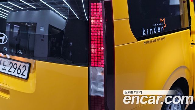 Hyundai Staria 2025 — photo 9