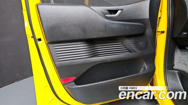 Hyundai Staria 2025 — photo 14