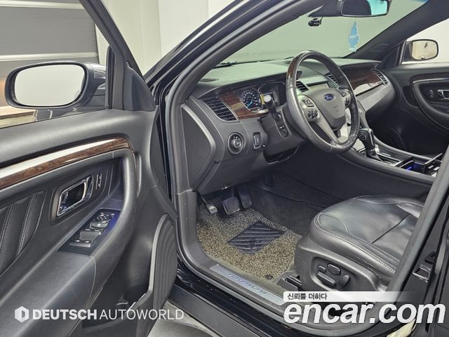 Ford Taurus 2016 — photo 11