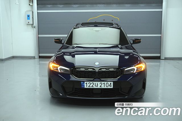 BMW 3-Series 2023 — photo 2
