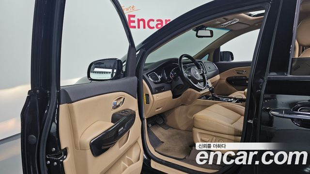 Kia Canival 2016 — photo 13