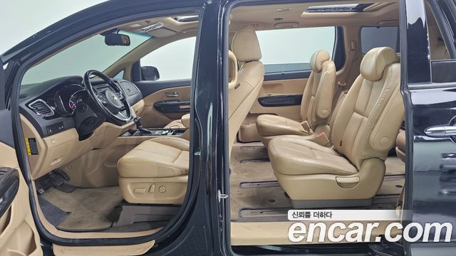 Kia Canival 2016 — photo 17