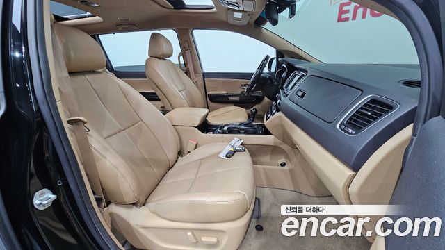 Kia Canival 2016 — photo 18