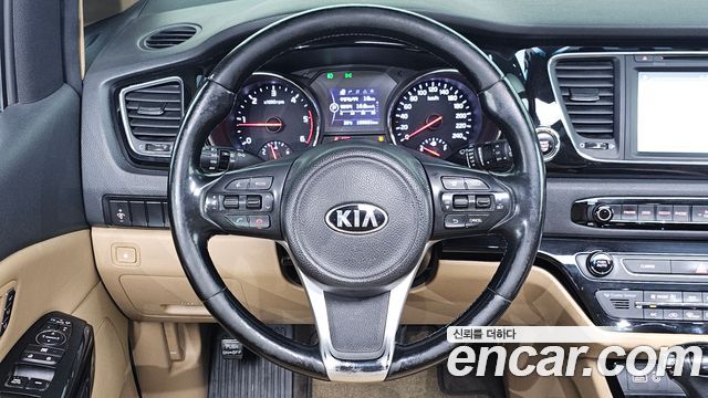 Kia Canival 2016 — photo 22