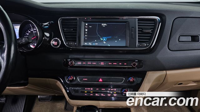Kia Canival 2016 — photo 25