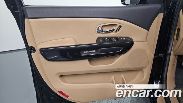 Kia Canival 2016 — photo 14
