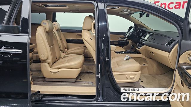 Kia Canival 2016 — photo 16