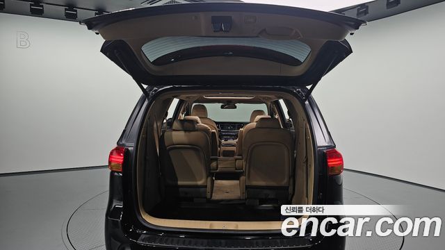Kia Canival 2016 — photo 34