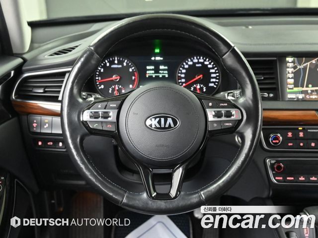 Kia K7 2017 — photo 13