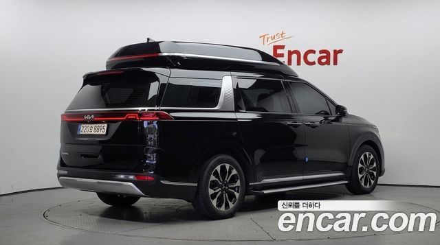 Kia Canival 2023 — photo 2
