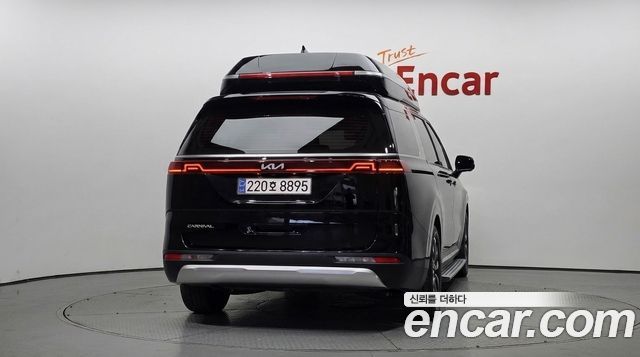 Kia Canival 2023 — photo 4