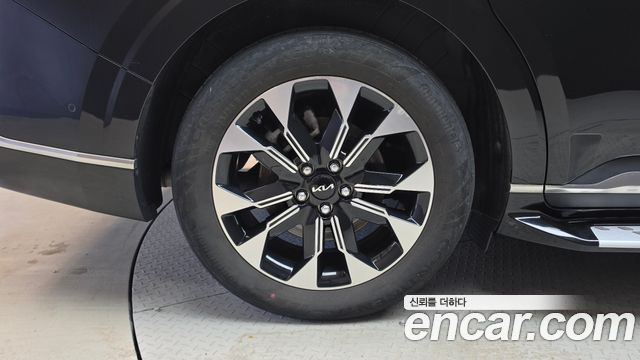 Kia Canival 2023 — photo 5