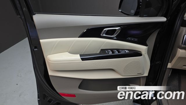 Kia Canival 2023 — photo 14