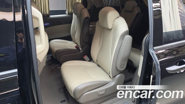 Kia Canival 2023 — photo 16