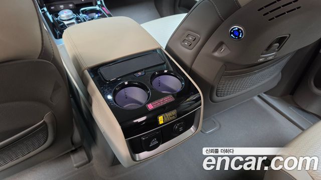 Kia Canival 2023 — photo 35