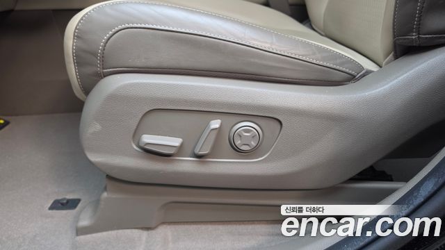Kia Canival 2023 — photo 36