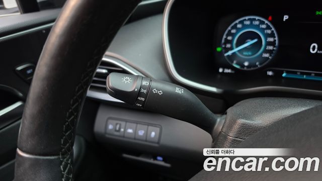 Hyundai Santafe 2023 — photo 32