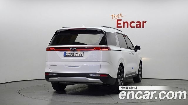 Kia Canival 2023 — photo 4