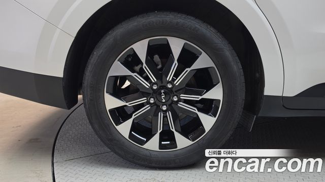 Kia Canival 2023 — photo 5
