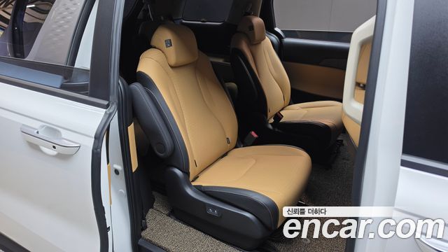 Kia Canival 2023 — photo 17