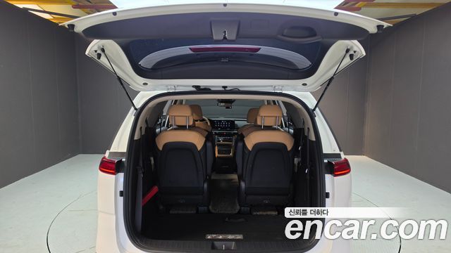 Kia Canival 2023 — photo 26